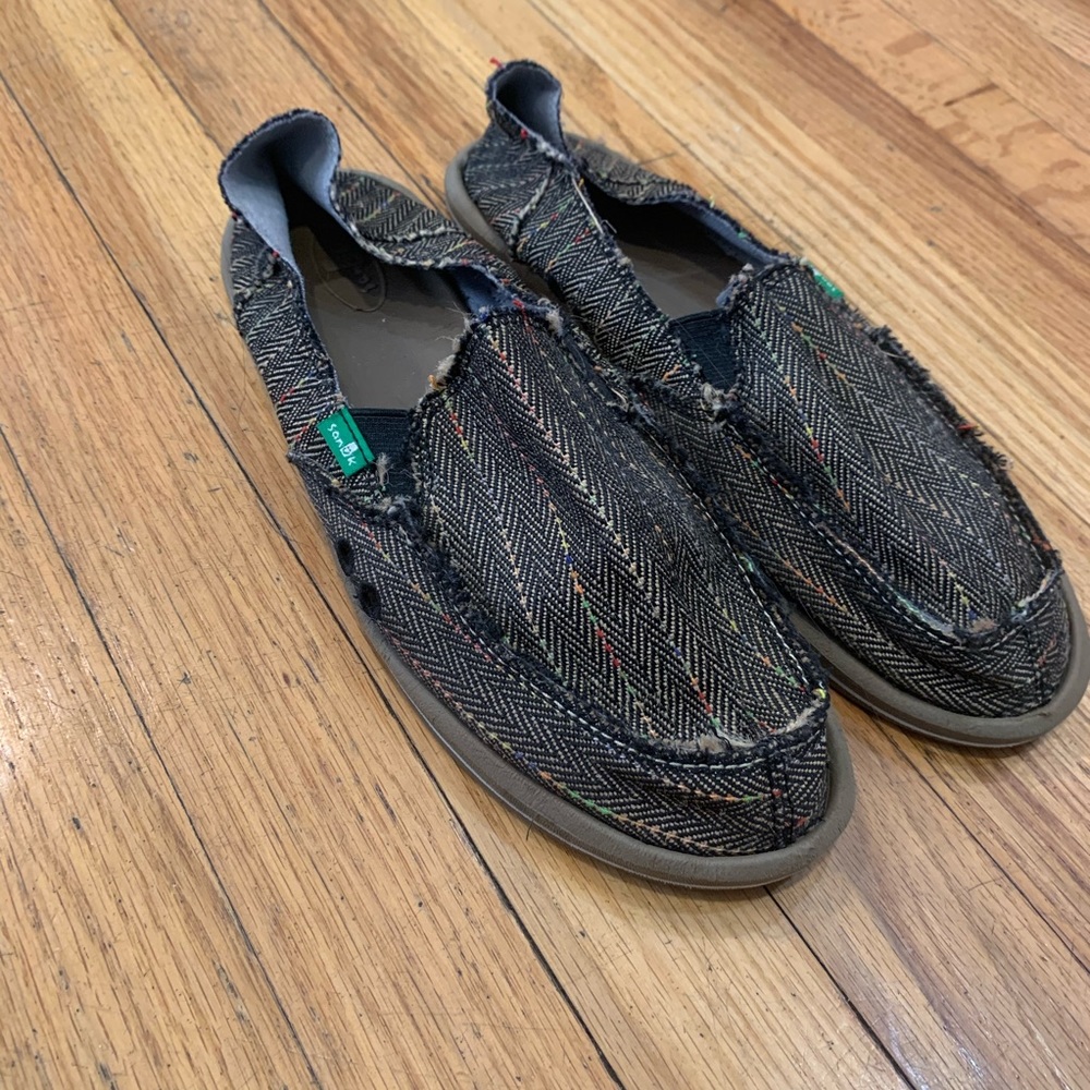Gently used sanuks